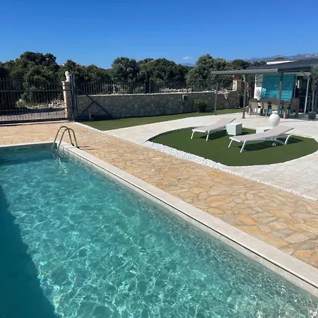 Vila Mandre Holiday home *